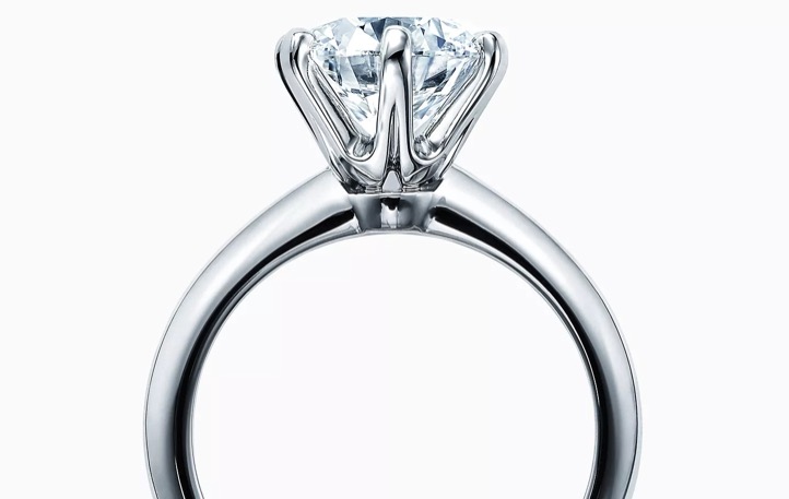 ティファニーの婚約指輪はダイヤモンドで値段が変わる<