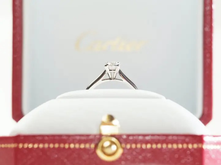カルティエの婚約指輪の最安値は40万円台から
