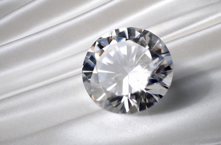 カルティエの婚約指輪に使用するダイヤモンドの選び方は？
