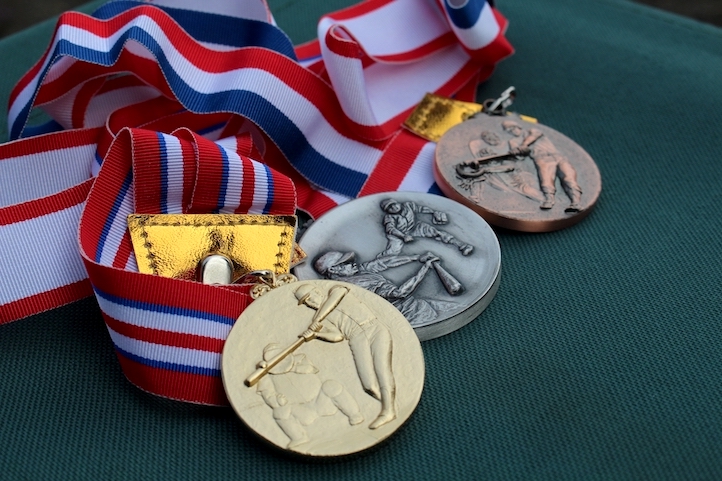 オリンピックやスポーツ大会などで贈られる「競技用表彰メダル」