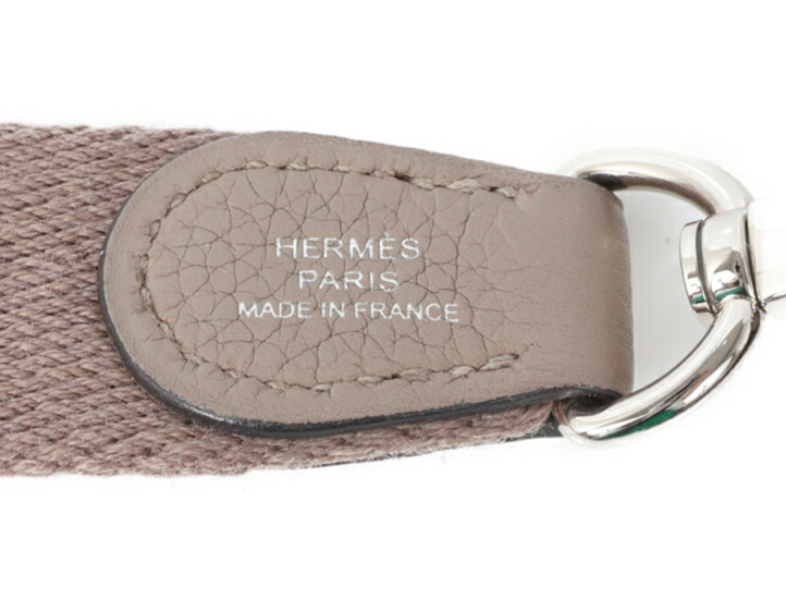 「HERMES PARIS – MADE IN FRANCE」と刻まれたブランドロゴ