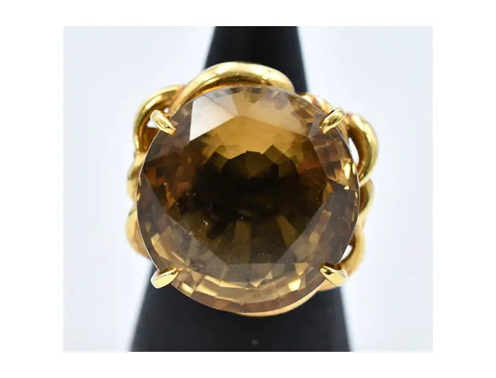 トパーズの石言葉に“怖い意味”はある？色別のメッセージを紹介