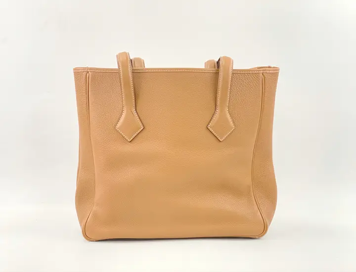 エルメスのヴィクトリアとは？サイズ展開や定価などを解説 | Revalue