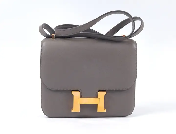 エルメス HERMES オメニトゥ バッグ ショルダーバッグ スイフト グラファイト Graphite グレー Gray ヴォースイフト エルメス「ヴォー・スイフト」の魅力を深掘り！傷のつきやすさやお