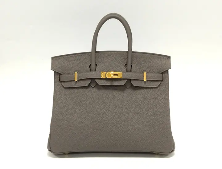 エルメスの人気色「エタン」とは？似ているグレーカラーとの違いも紹介