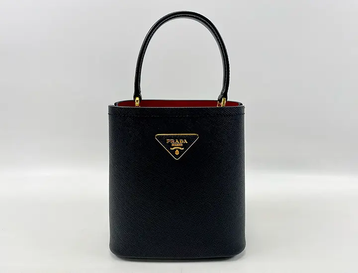 2025年最新】プラダの値上げ情報と今後の予想！昔は安かった？価格推移