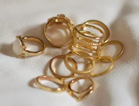 永久保存版】金に刻まれたK24、K18、K14の違いとは？刻印の種類と意味