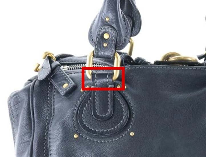 クロエのパディントンバッグ。ハンドルとボディをつなぐ根革部分を示している。