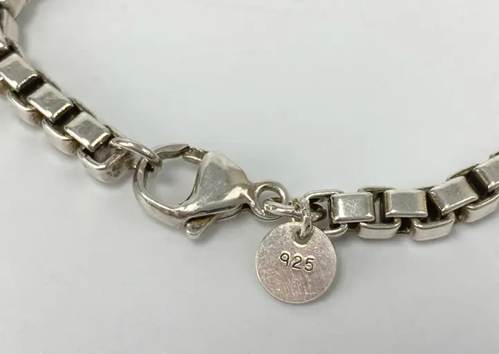 カレンシルバーの見分け方！シルバー925との違いや偽物を買わないため